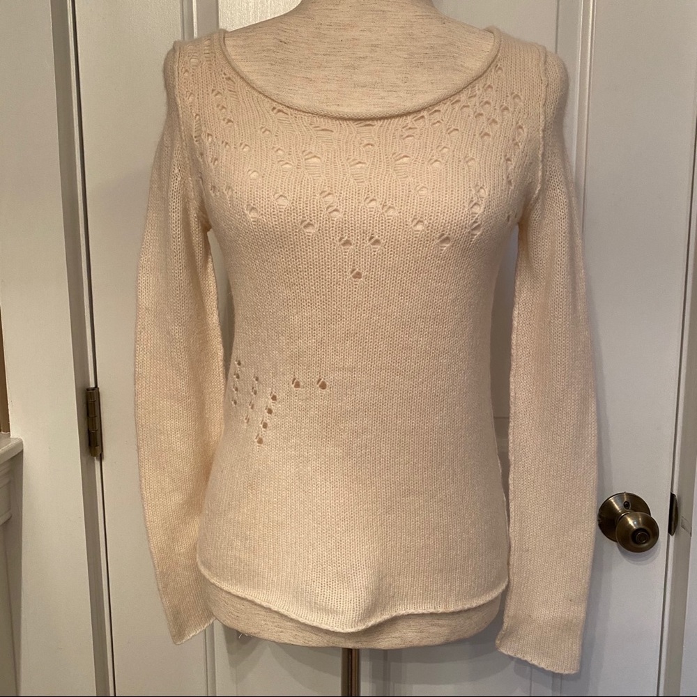 360 CASHMERE SWEATER CREAM SCOOP NECK LONG SLEEVE DISTRESSED Size XS